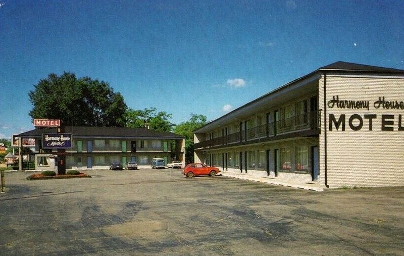 Harmony House Motel - Vintage Postcard